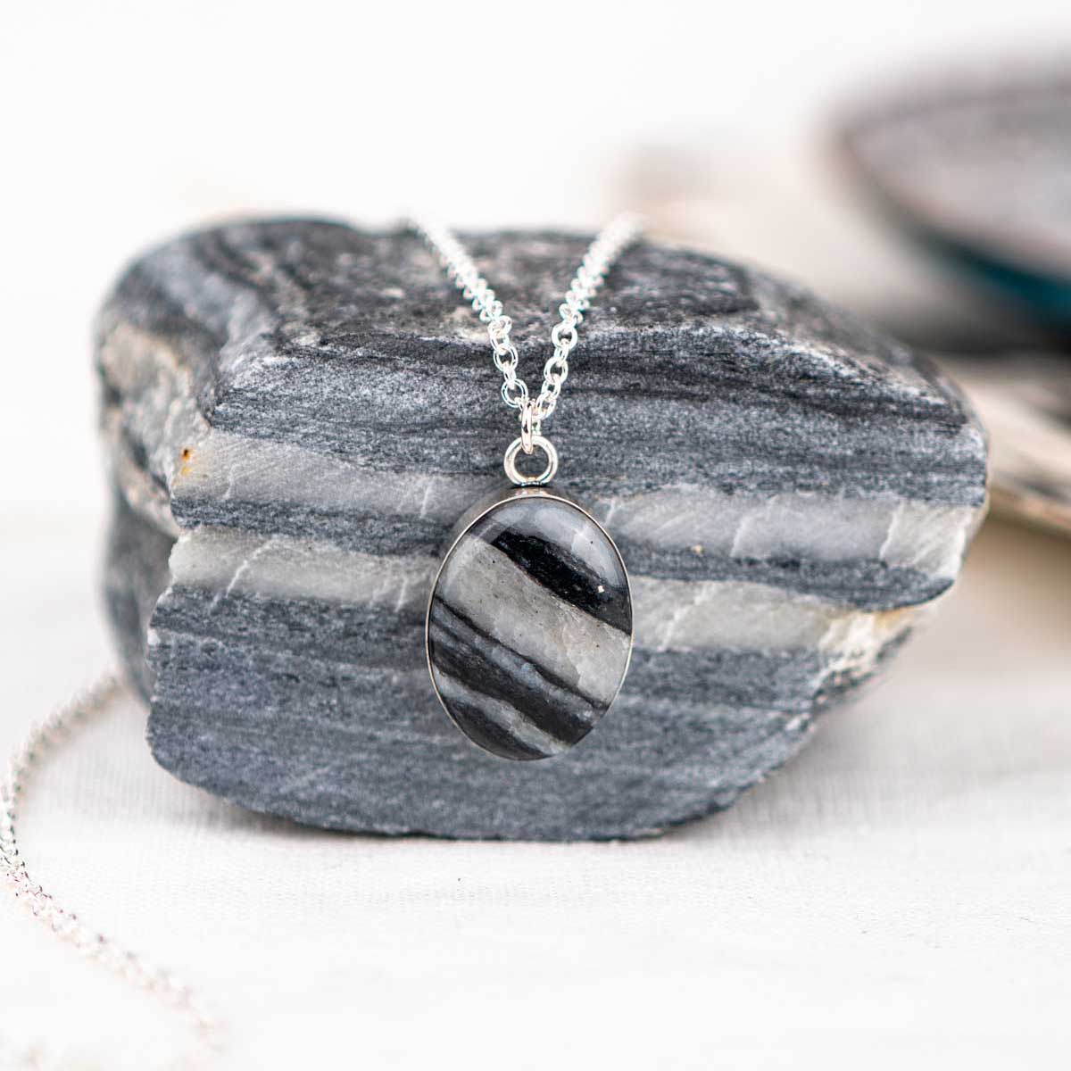 Gneiss → Pendant Necklace for Christmas