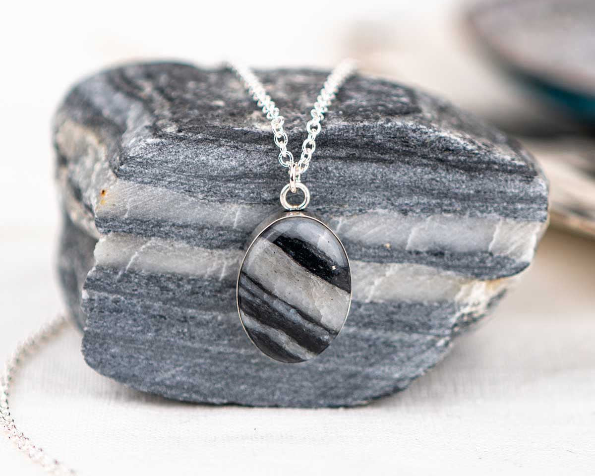 Gneiss → Pendant Necklace for Christmas