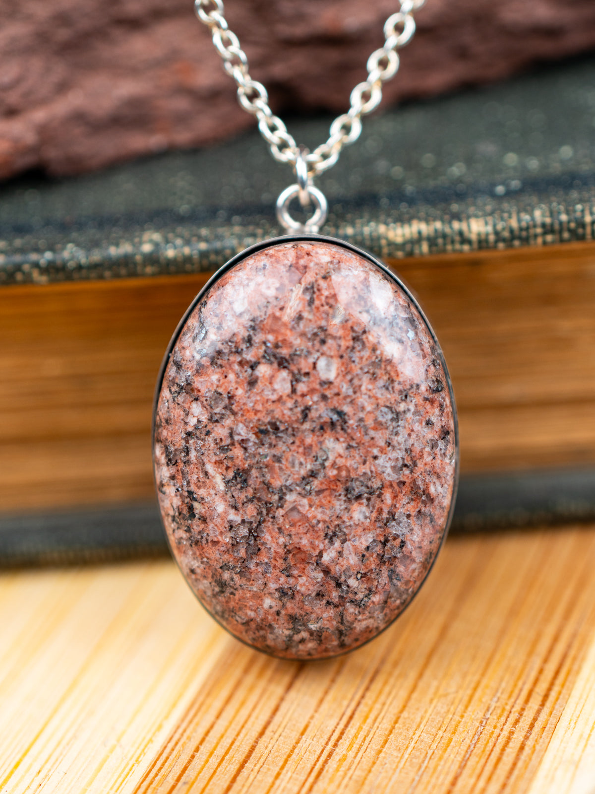 Red Rocks Sandstone Classic Lodestar Necklace | Silver