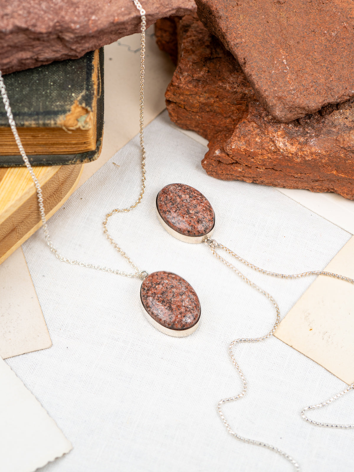 Red Rocks Sandstone Classic Lodestar Necklace | Silver
