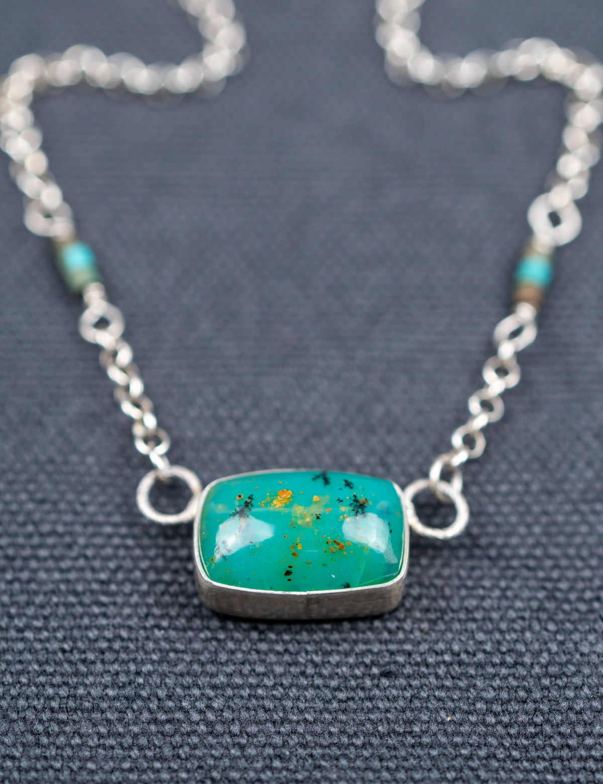 Hand-Forged_Necklace_With_ChalcedonyMalachit_Beads_Web_2.jpg