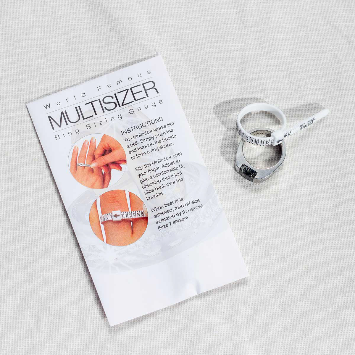 Determine your ring size with a simple gauge